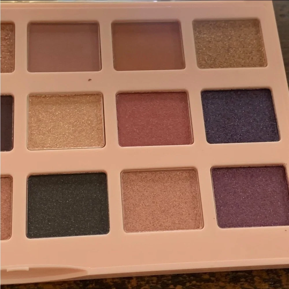 Ciate Editor Palette London 18 Pan Eyeshadow